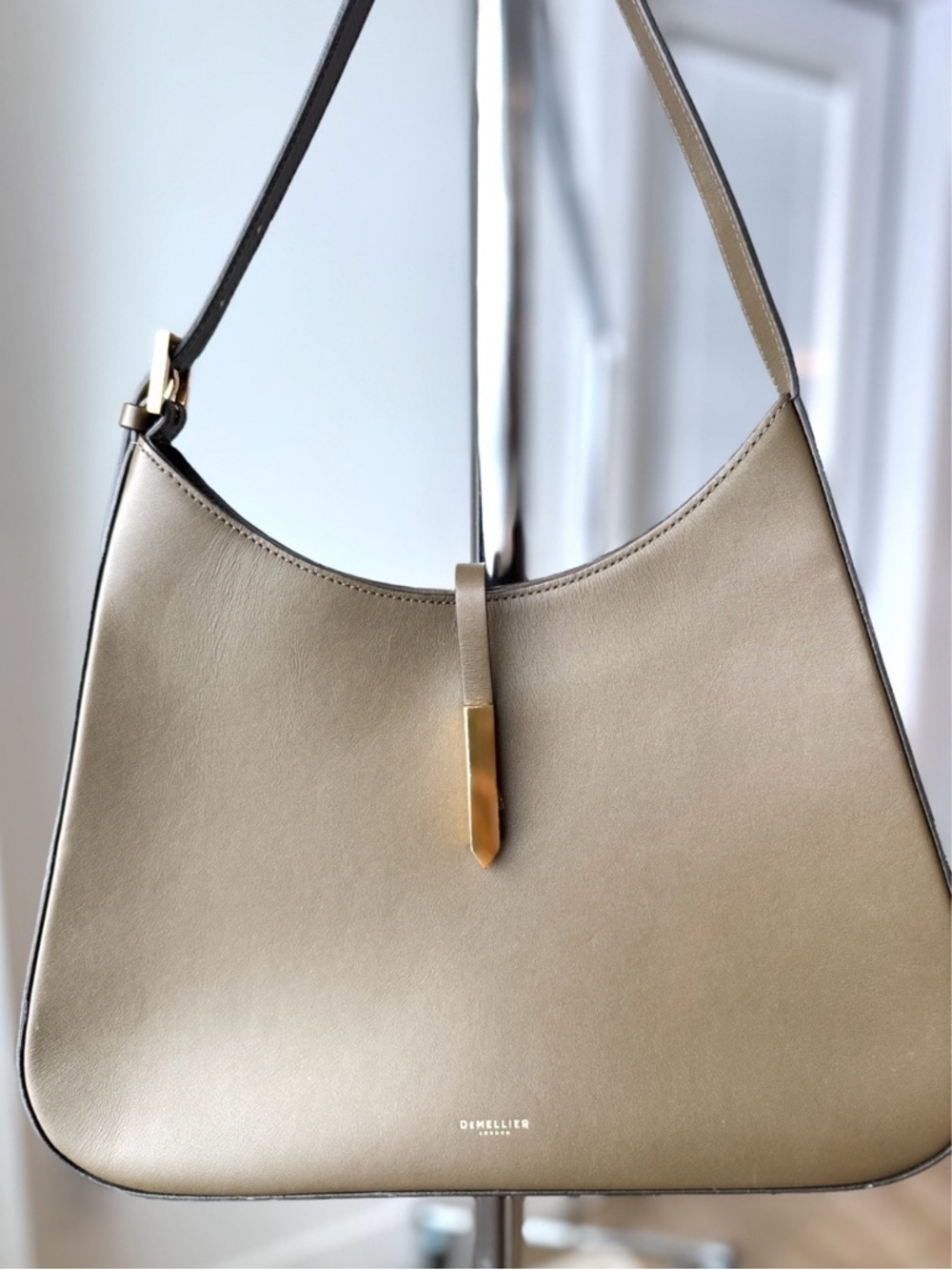 DeMellier taupe shoulder bag with gold hardware - Picture 2 of 6